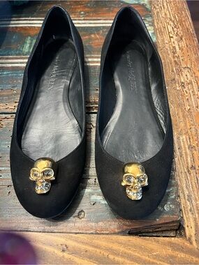 Alexander McQueen Black Suede Ballet Flats with Gold Crystal Skull